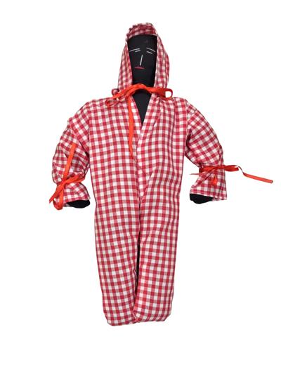 Vudu bábika Maxi v červenom oblečení